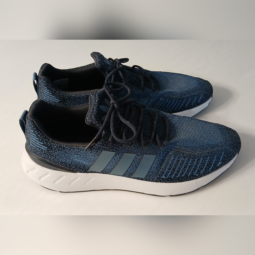 Adidas Swift Run Men’s Sneakers - Navy/Blue Knit - Size 11.5